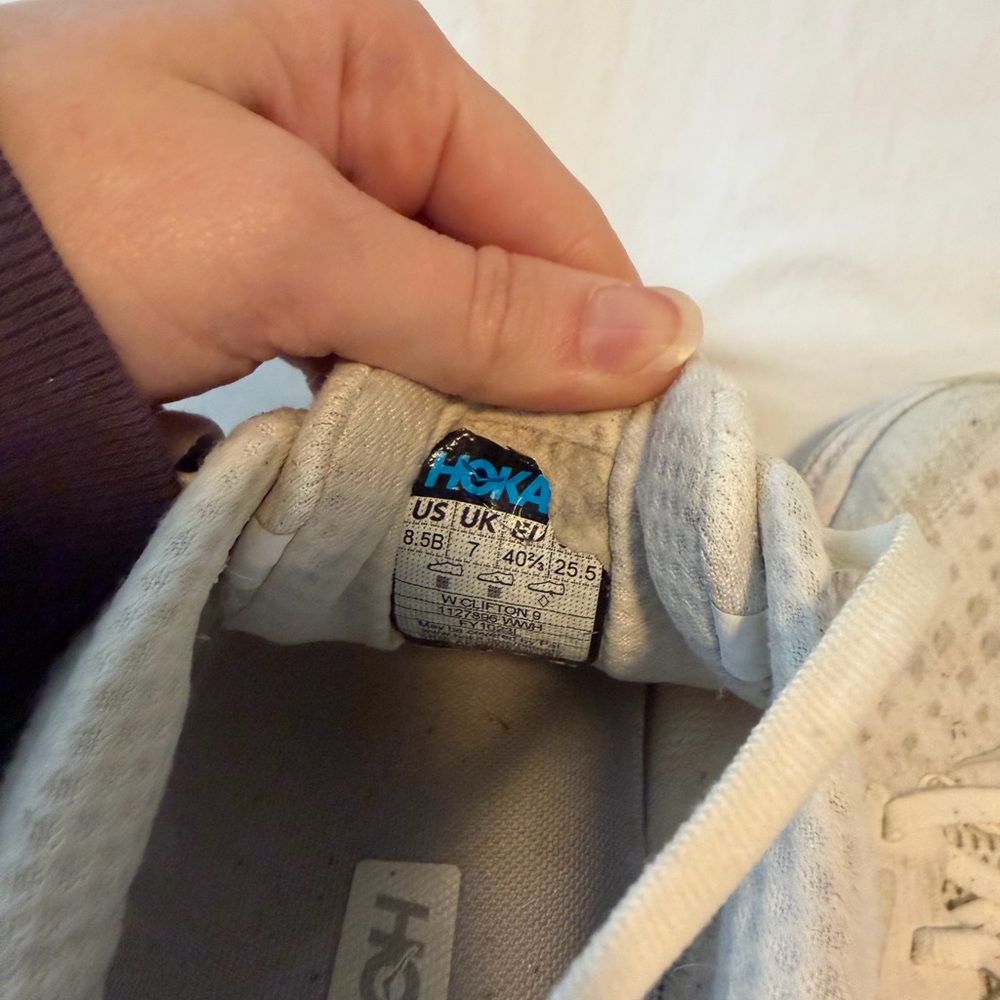 Hoka Women's White Clifton 9 Shoes - Picture 5 of 10
